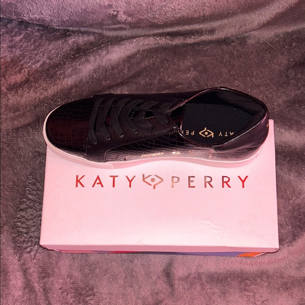 Katy Perry Collections Black Crocodile Textured Womens Sneakers - Picture 3 of 6